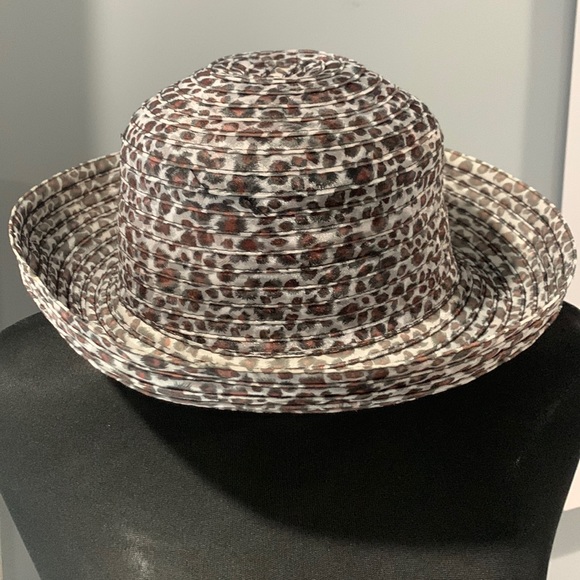 Animal print hat for sunny days - OS - Picture 2 of 8